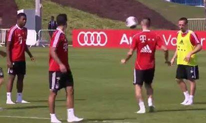 Video: Alaba bị đồng đội tại Bayern cho ăn tát